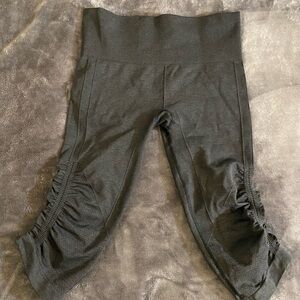 💞Lululemon Cropped Yoga Leggings 💞